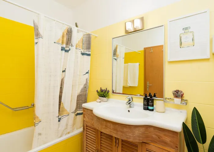 The Seaview By Lovelystay Caniço