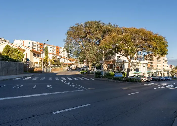 The Seaview By Lovelystay Daire